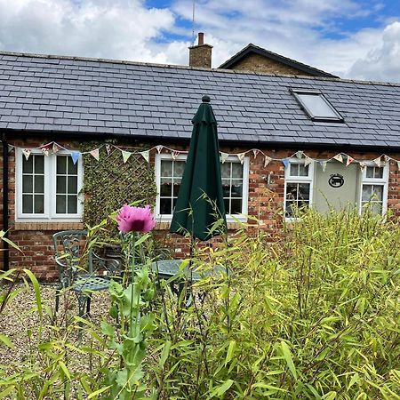 Centre Village 2 Bedroom Cottage - The Byre Pewsey Экстерьер фото
