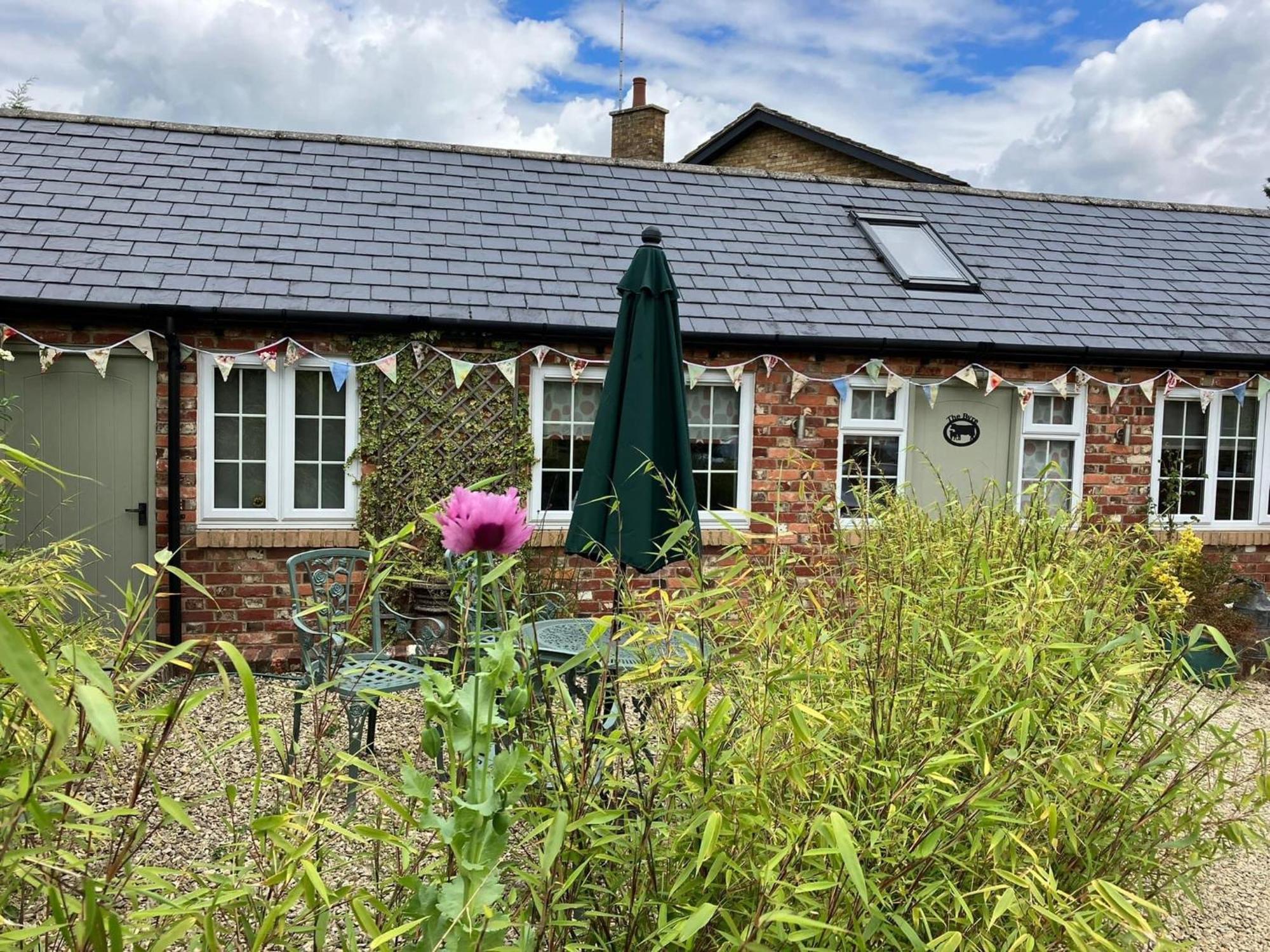 Centre Village 2 Bedroom Cottage - The Byre Pewsey Экстерьер фото